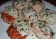Куриные котлетки в луковом соусе