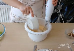 Простой кекс с йогуртом - фото шаг 2