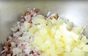 Салат из копченой курицы и ананаса - фото шаг 5