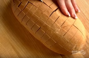 Хлеб, запеченный с сыром и чесноком - фото шаг 3