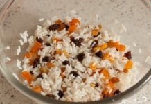 Курица, фаршированая рисом и сухофруктами