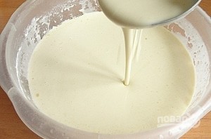 Блинный торт со сметанным кремом и клубникой - фото шаг 2