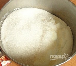 Блинный торт со сметанным кремом и клубникой - фото шаг 4