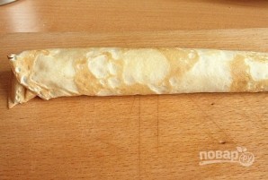 Блинный торт со сметанным кремом и клубникой - фото шаг 7