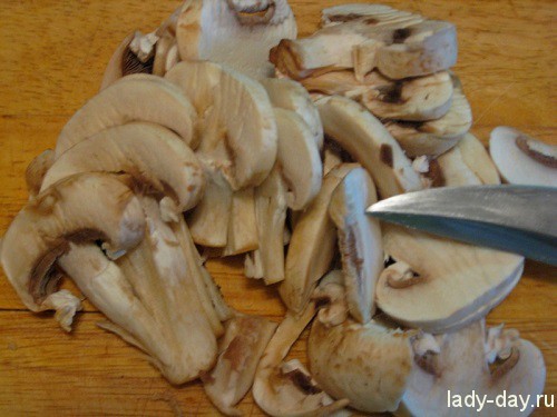 Пицца с шампиньонами