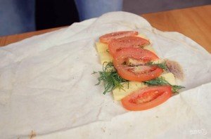 Жареный лаваш с сыром и помидорами - фото шаг 2