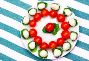 Канапе с черри и моцареллой - фото шаг 3