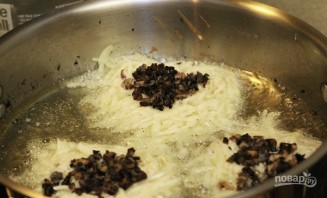 Картофельные драники с грибами - фото шаг 5