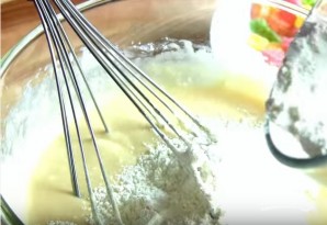 Маффины с цукатами в формочках - фото шаг 3