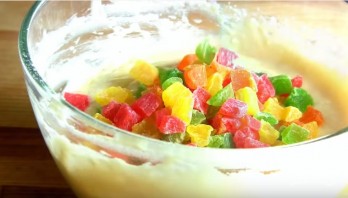 Маффины с цукатами в формочках - фото шаг 4