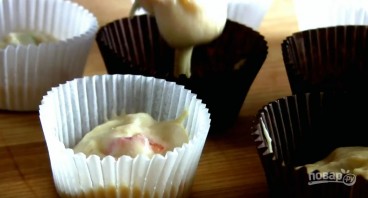 Маффины с цукатами в формочках - фото шаг 5