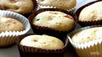 Маффины с цукатами в формочках - фото шаг 6