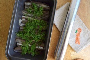 Мойва, запеченная в фольге в духовке - фото шаг 4