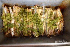 Мойва, запеченная в фольге в духовке - фото шаг 5