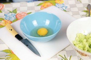 Простые оладьи из кабачков - фото шаг 2