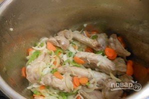 Ребрышки ягненка, тушенные с картошкой - фото шаг 4