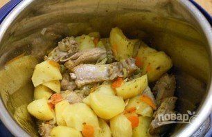 Ребрышки ягненка, тушенные с картошкой - фото шаг 6