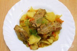 Ребрышки ягненка, тушенные с картошкой - фото шаг 7