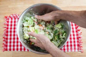 Рецепт салата с креветками - фото шаг 6