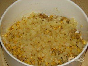 Салат из ананасов с курицей - фото шаг 6