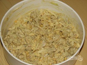 Салат из ананасов с курицей - фото шаг 9