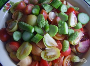 Салат на зиму из огурцов и помидоров - фото шаг 1