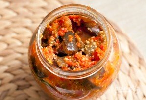 Салат на зиму с баклажанами - фото шаг 7