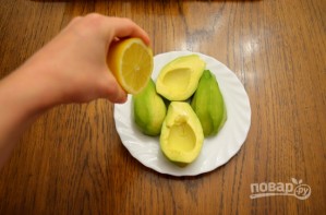 Салат с авокадо и помидорами - фото шаг 2