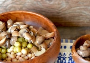 Салат с белой консервированной фасолью - фото шаг 3