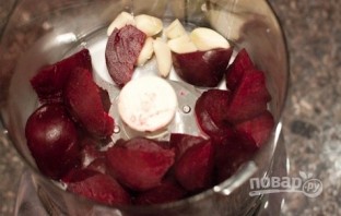 Салат с черносливом и грецким орехом - фото шаг 6