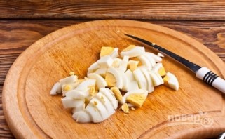 Салат с маринованными мидиями - фото шаг 4