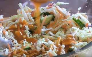 Вегетарианский салат с сырыми шампиньонами - фото шаг 7