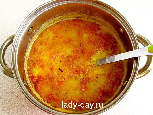 Гороховый суп с копченой колбасой