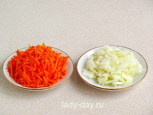 Гороховый суп с копченой колбасой