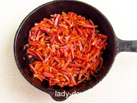 Гороховый суп с копченой колбасой