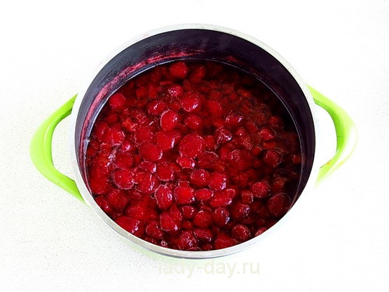 Варенье из клубники и ревеня