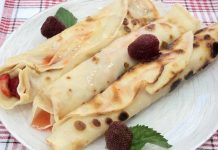 Блины на молоке с клубникой