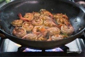 Острые жареные креветки - фото шаг 4