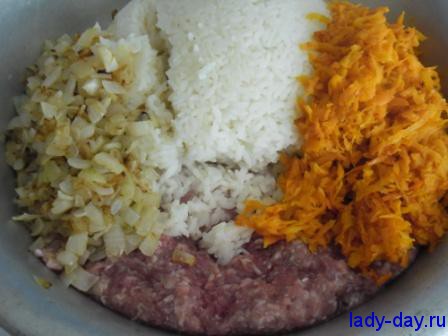 Перец фаршированный мясом и рисом