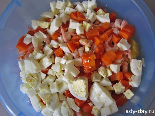 Салат с креветками и овощами