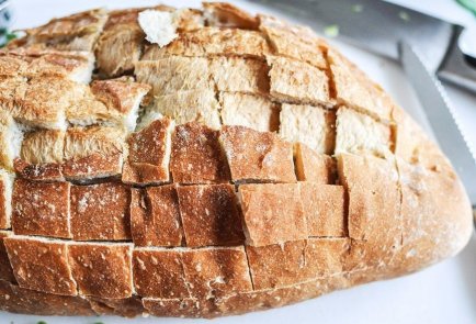 Горячий бутерброд с чеддером и чесноком