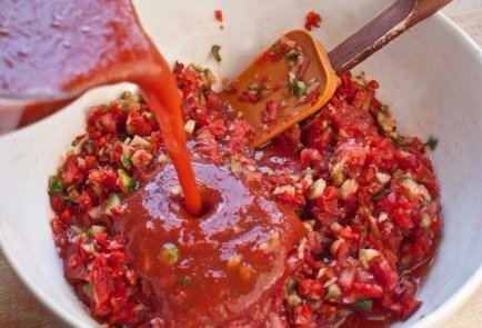 Гаспачо с томатным соком и соусом Табаско