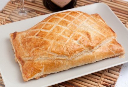 Лосось, запеченный в тесте с базиликом