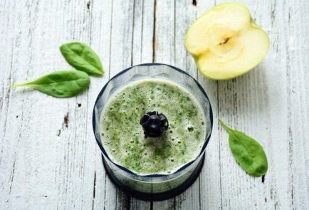 Зеленый витаминный коктейль с отрубями