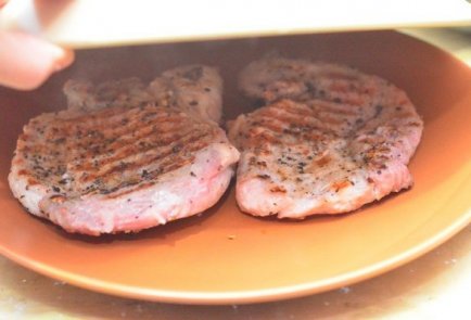 Классическая отбивная из свинины на гриле