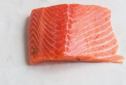 Лосось, запеченный в тесте с базиликом