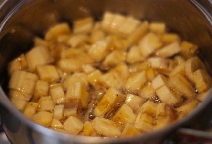 Банановые бурфи с миндалем, курагой и изюмом