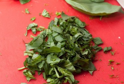 Лосось, запеченный в тесте с базиликом