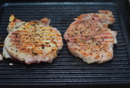 Классическая отбивная из свинины на гриле