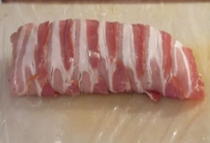 Куриный рулет с болгарским перцем в беконе